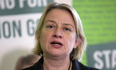 Bennett: “Es necesario acordar un plan viable para Grecia”